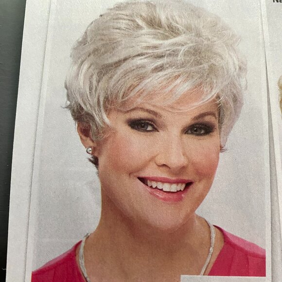 COLOR IN PICTURE IS NOT COLOR OF WIG SEE COLOR "HONEY" LG NEW IN BOX W/TAGS - Picture 3 of 3